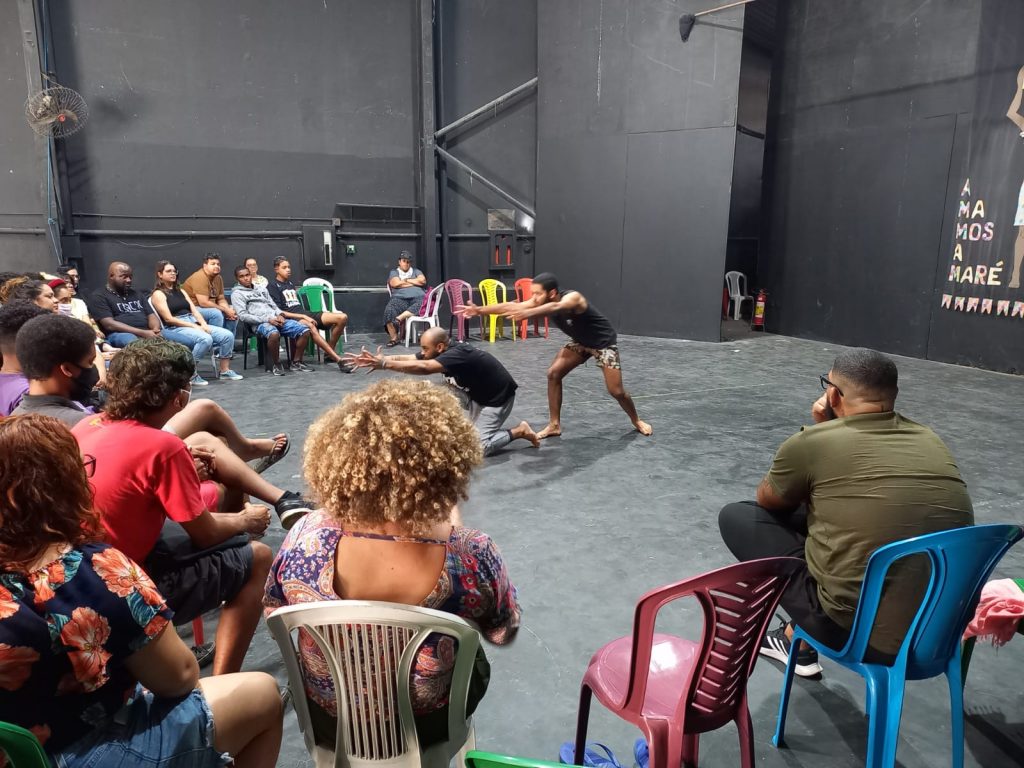 Leia mais sobre o artigo Teatro das Oprimidas realiza intercâmbio com visita no Museu da Maré