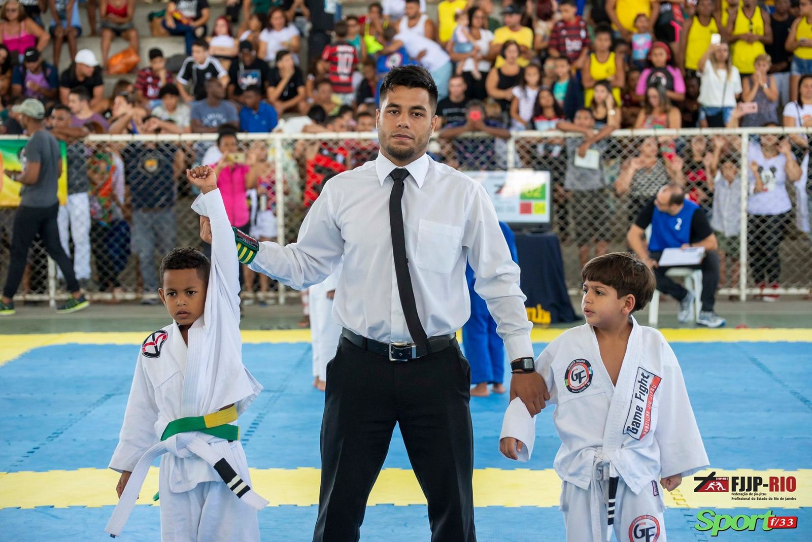 No momento, você está visualizando Atleta mirim da Maré faz campanha para participar de mundial de jiu-jítsu