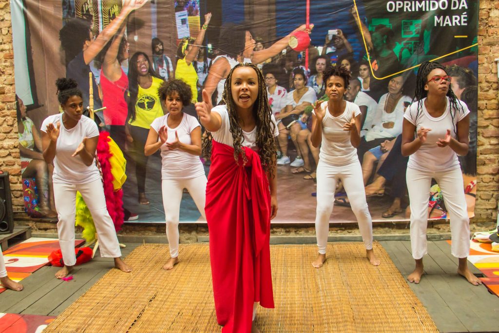 Leia mais sobre o artigo <strong>Coletivo teatral de mulheres negras da diáspora desembarca em Guiné-Bissau</strong>