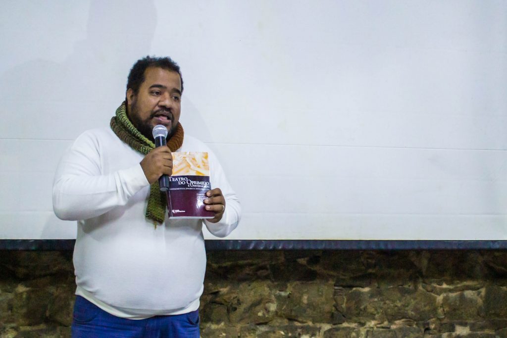 Leia mais sobre o artigo VITÓRIA! Teatro do Oprimido ganha curso de especialização em Federal da Bahia