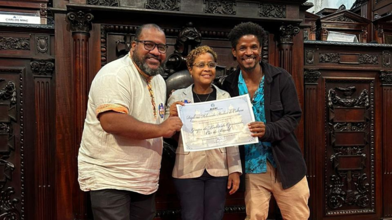 Leia mais sobre o artigo Cor do Brasil recebe Prêmio Heloneida Studart de Cultura